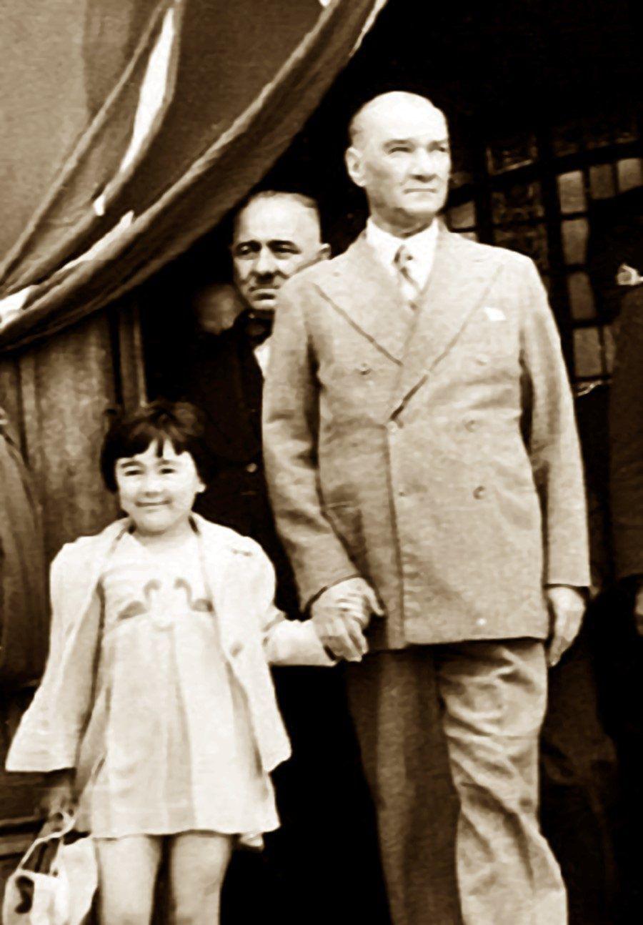 ATATÜRK'E SEVGİ İZİMİZ